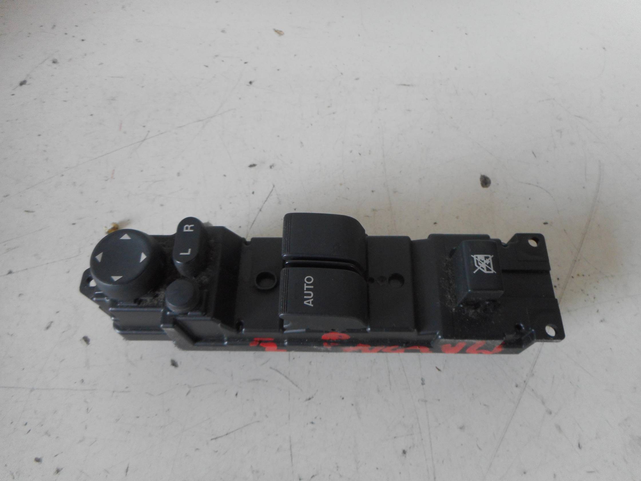 Interruttore alzacristalli porta ant.